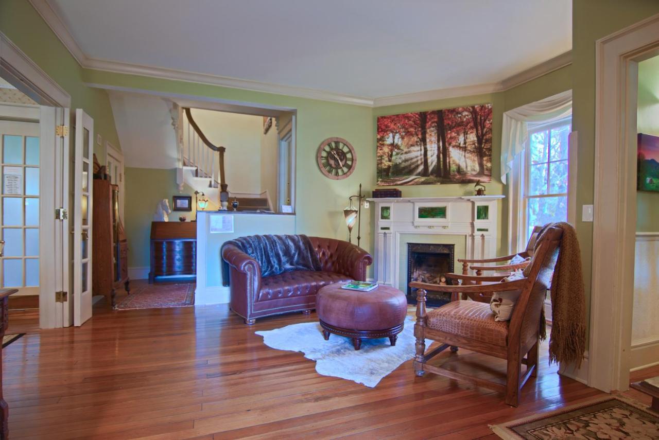 North Lodge On Oakland Bed And Breakfast Asheville Buitenkant foto